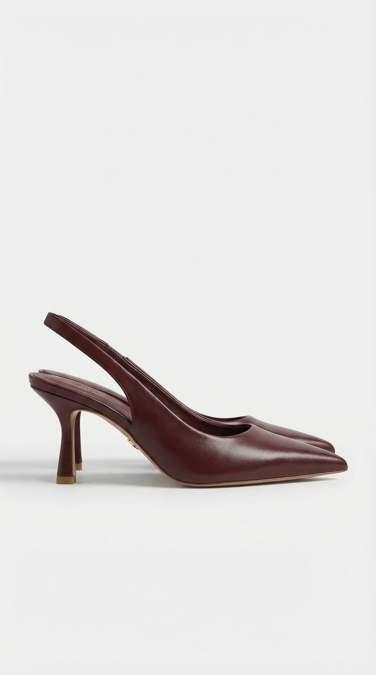 Elizabeth Pointed Toe Sandals in Cream