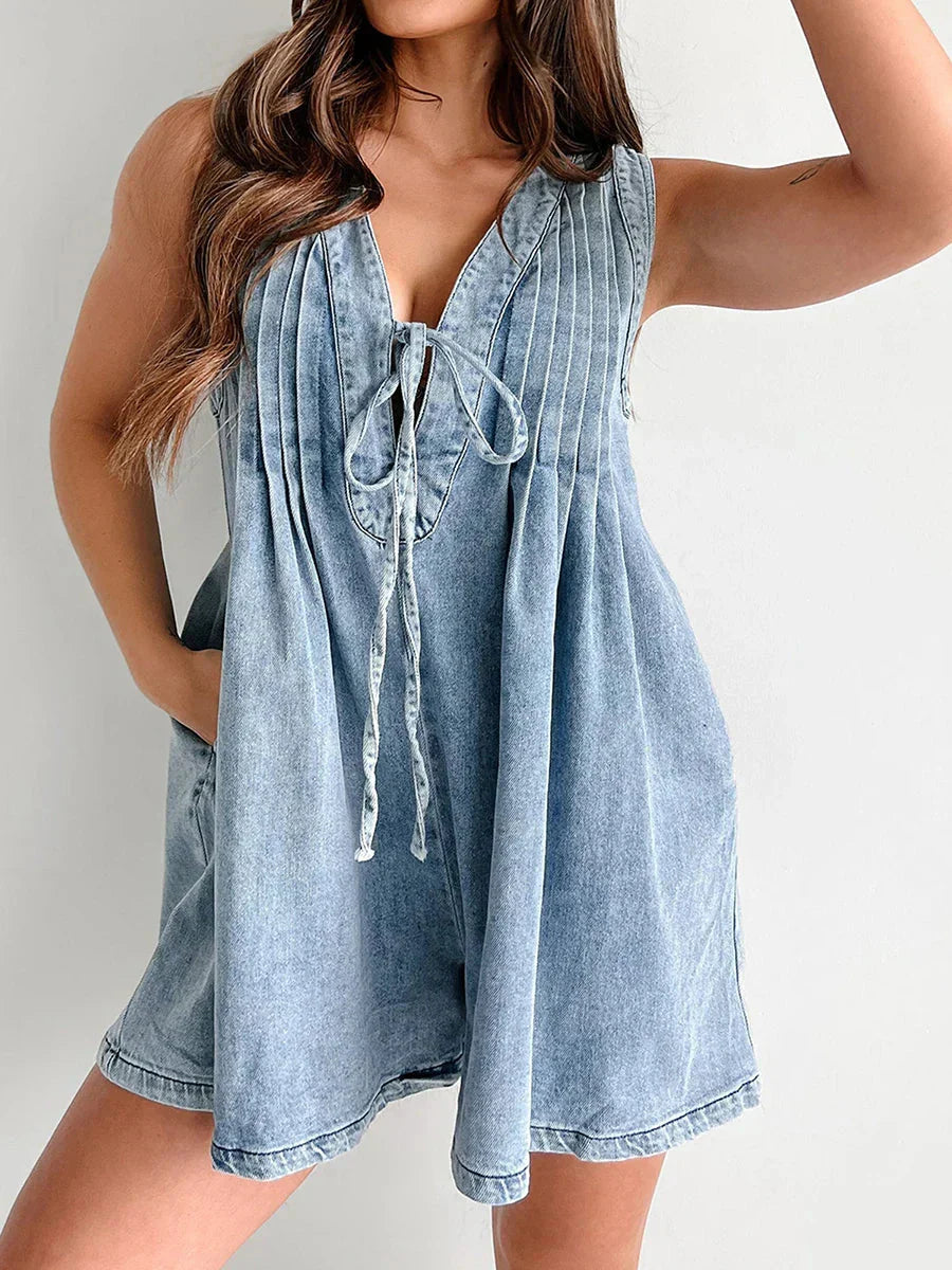 Women v neck mini dress, detail