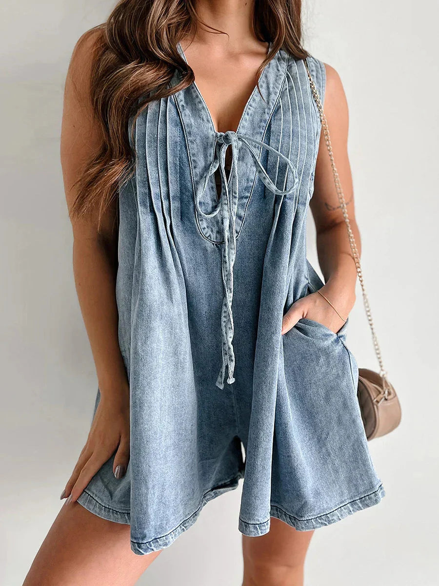 Women v neck mini dress, detail