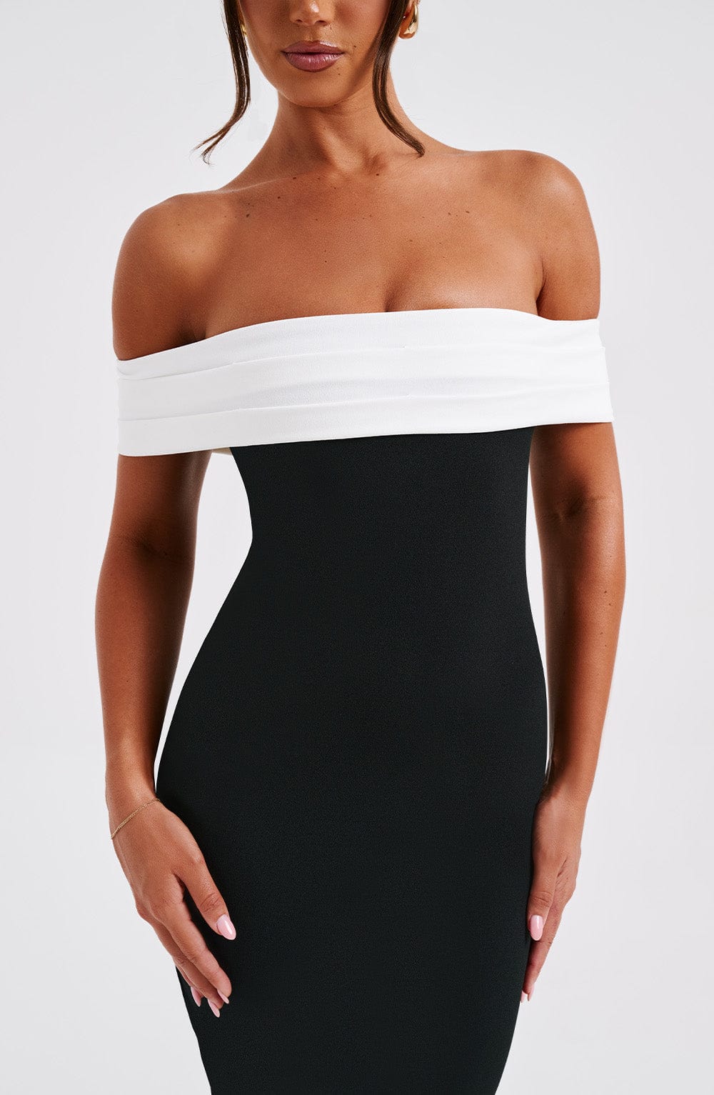 Women black/white off shoulder midi dress, detail
