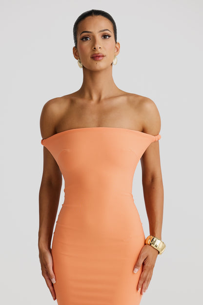 Women off shoulder maxi dress, close-up