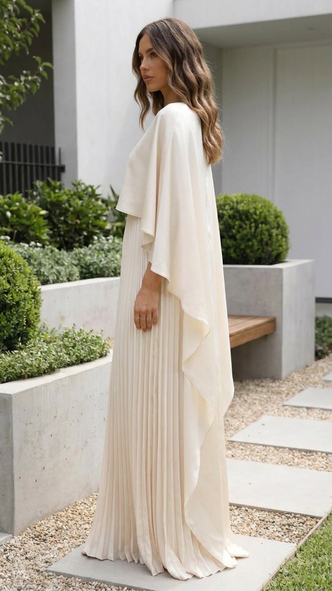 Aniya Long Sleeves Cape in White