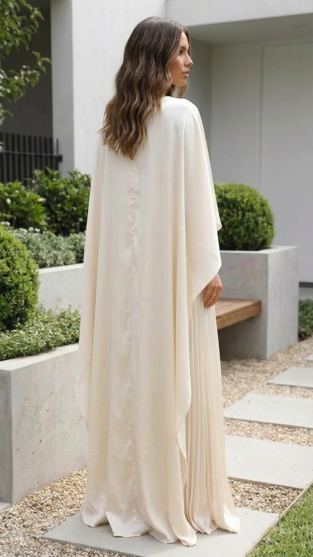 Aniya Long Sleeves Cape in White