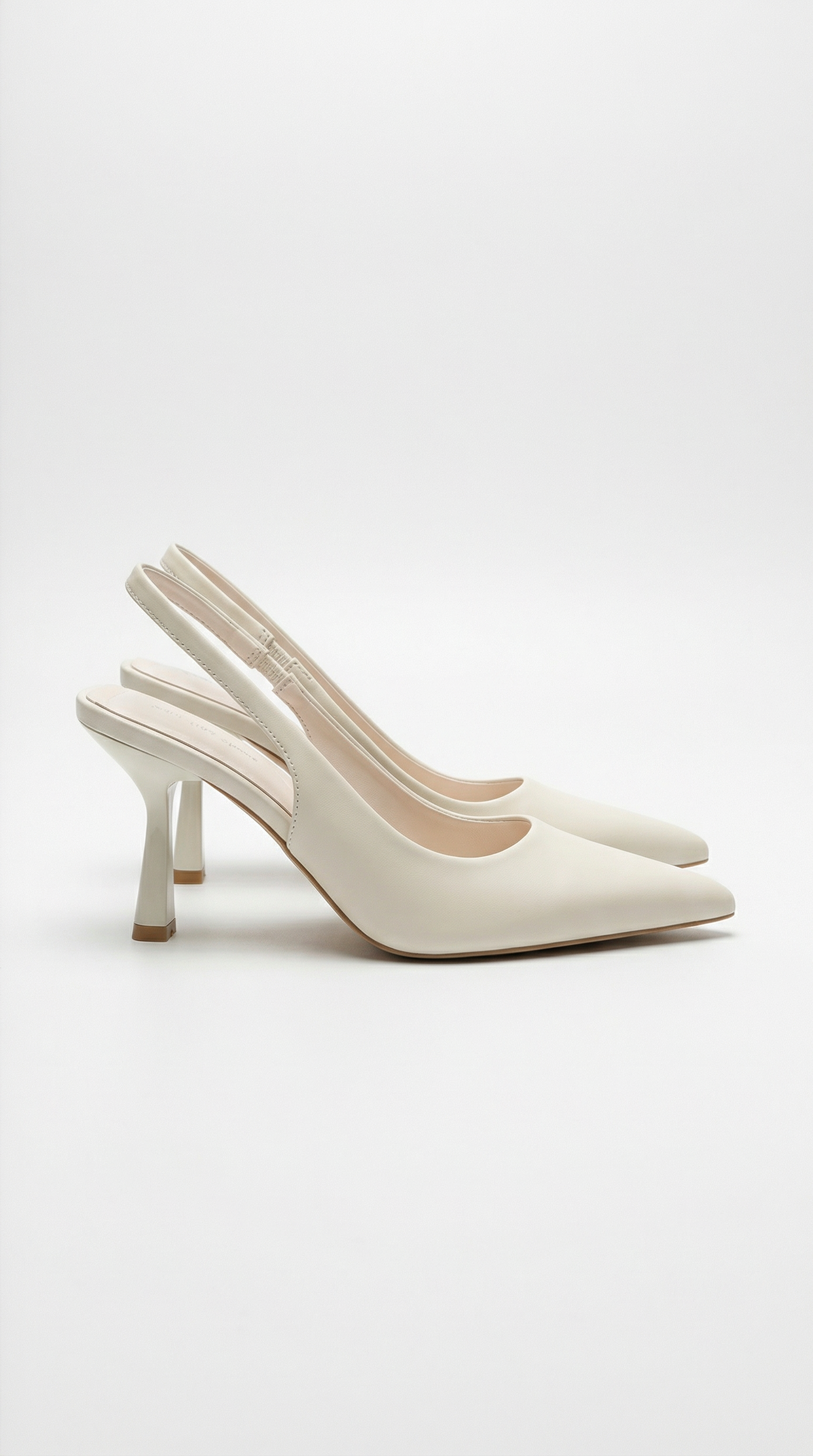 Elizabeth Pointed Toe Sandals in Cream