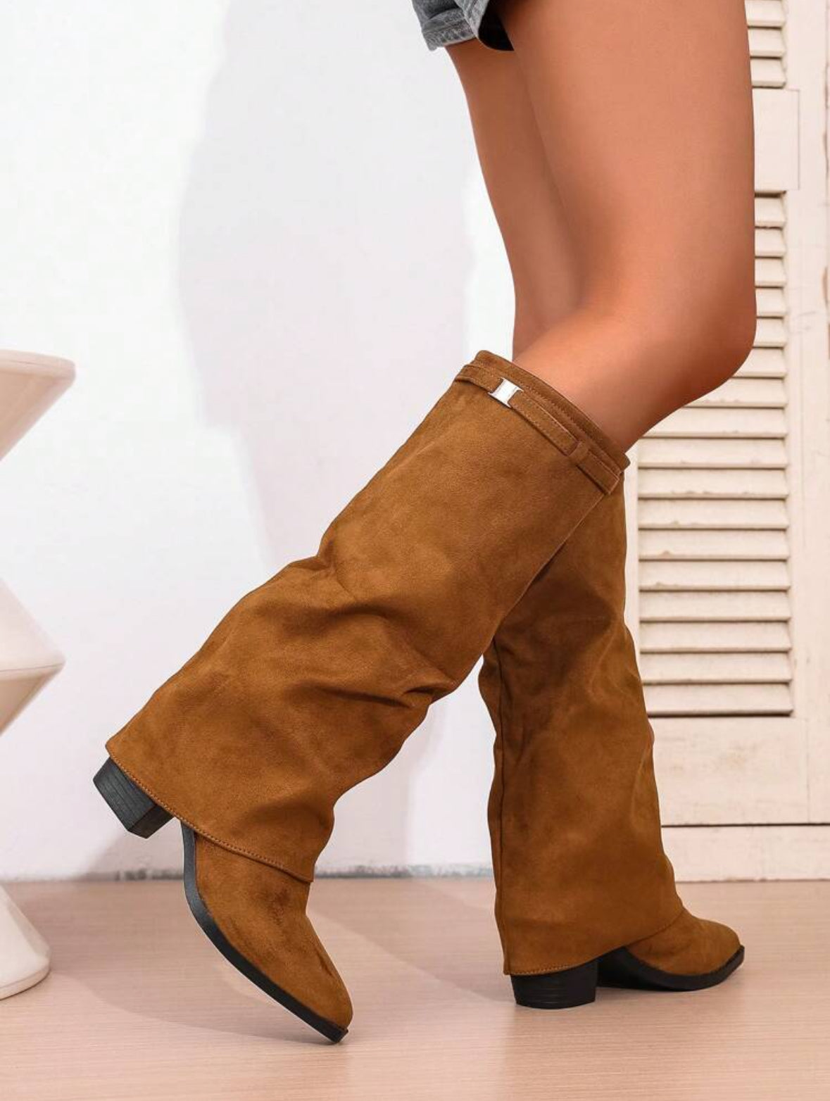 Women boots, front view