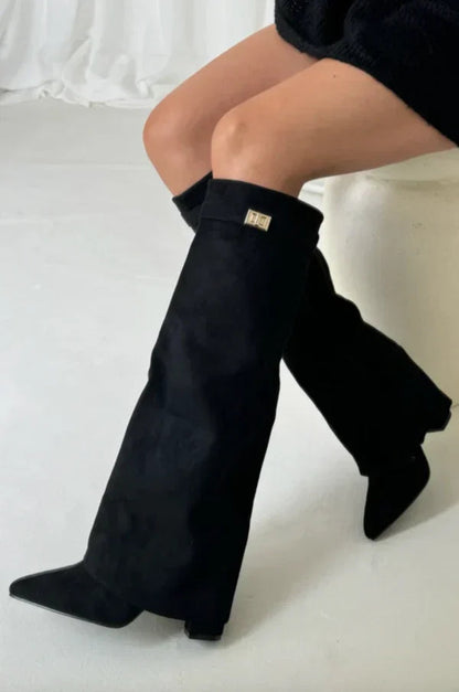Women black boots, side view