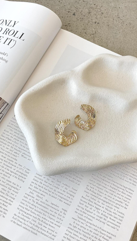 Harper Wavy Textured Earrings in Gold