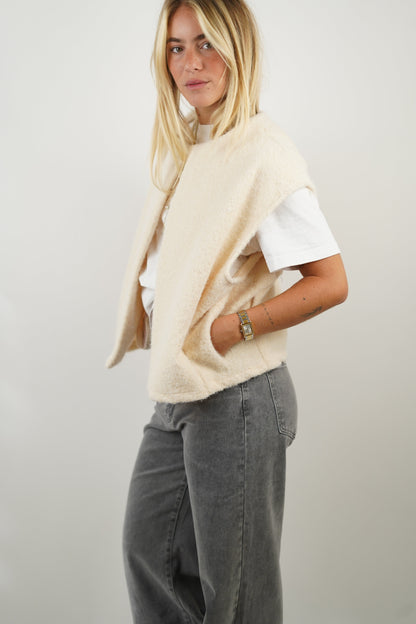 Women crew neck vest, back view