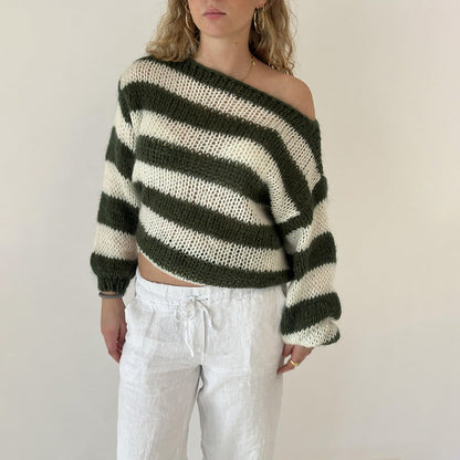 Women off shoulder off-shoulder sweater, detail close-up