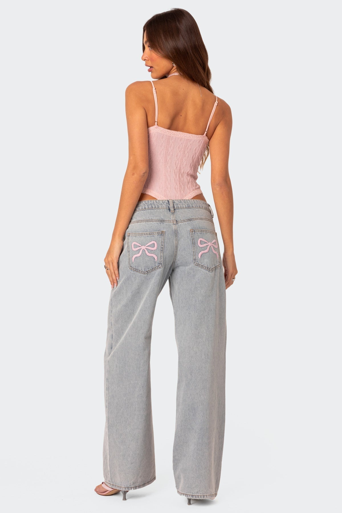 Women bow piece, back view