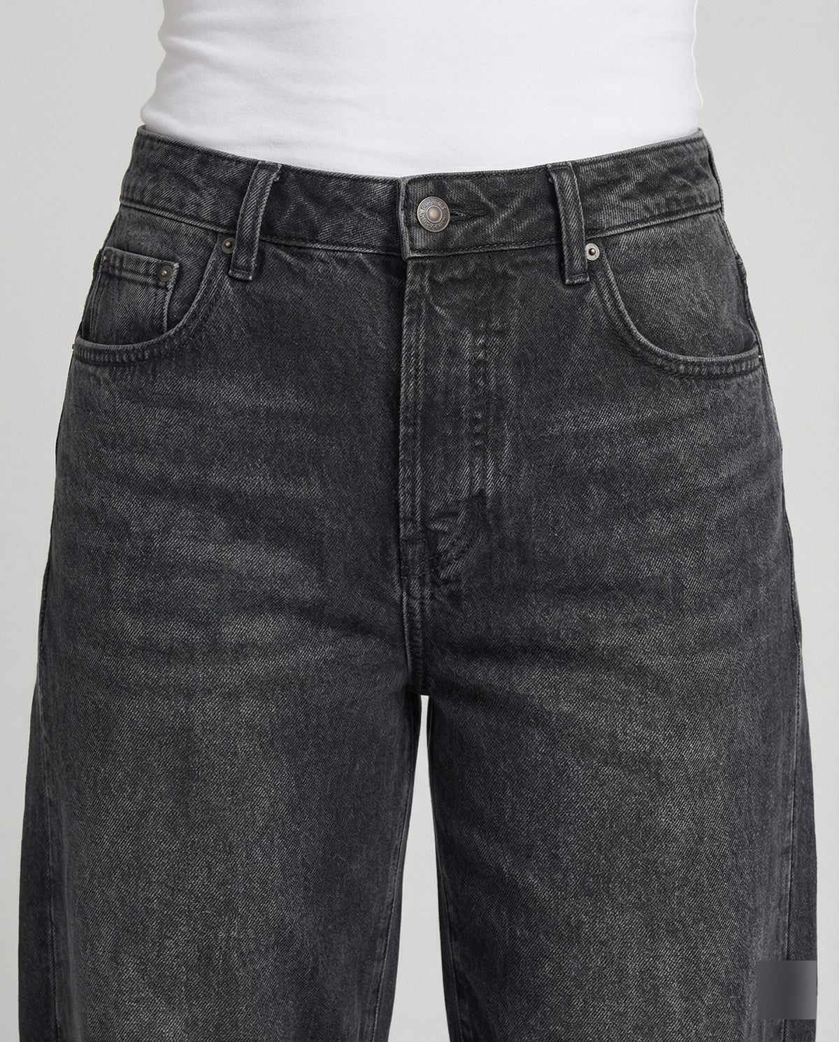 Lyra Mid Rise Jeans in Black