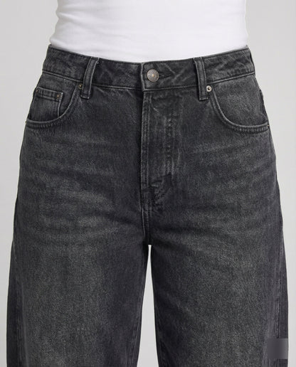 Lyra Mid Rise Jeans in Black