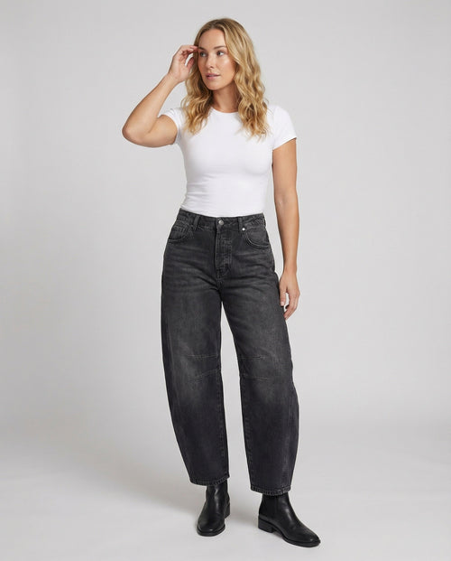 Lyra Mid Rise Jeans in Black