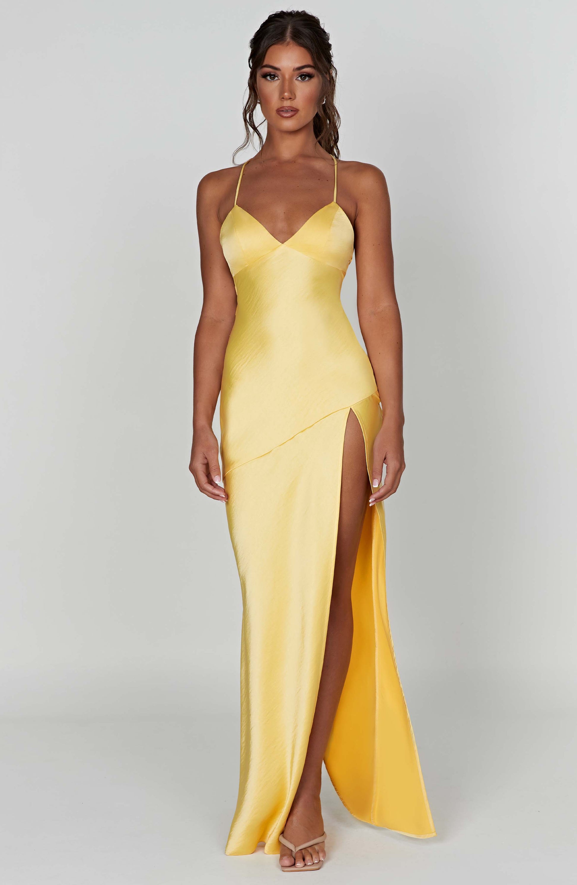 Women v neck maxi dress, detail close-up
