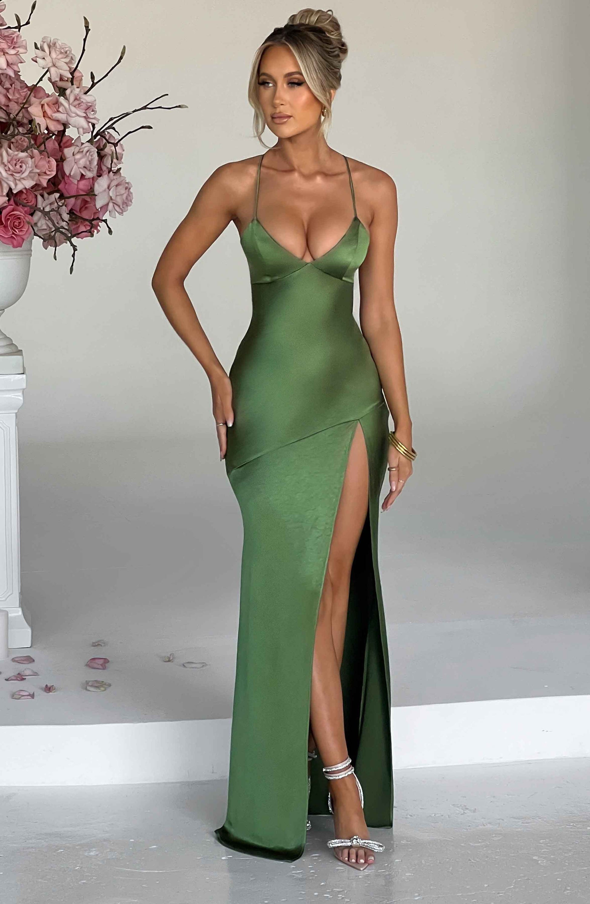 Women v neck maxi dress, side view