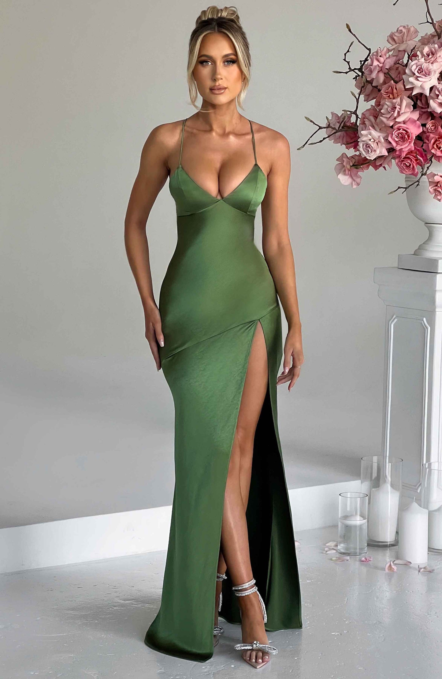 Women v neck maxi dress, front view