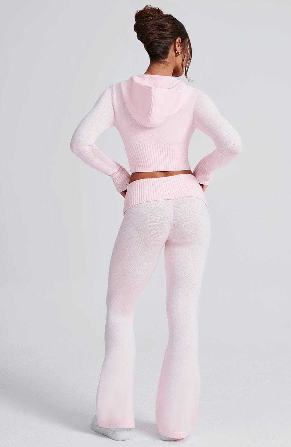 Women pink fitted set, detail close-up