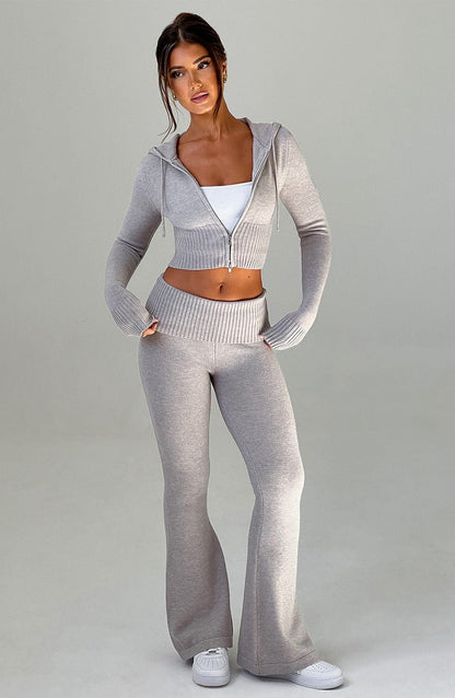 Women fitted set, front view