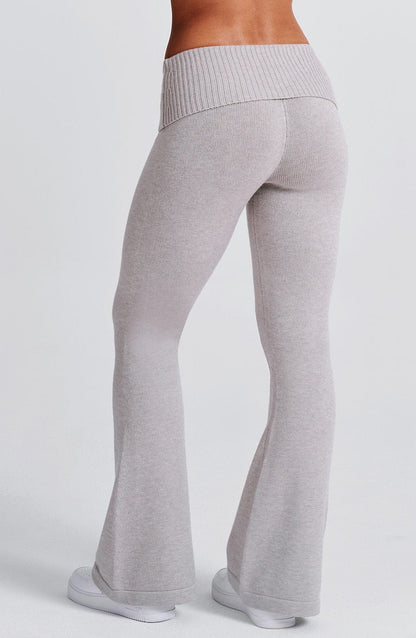 Women fitted set, side view