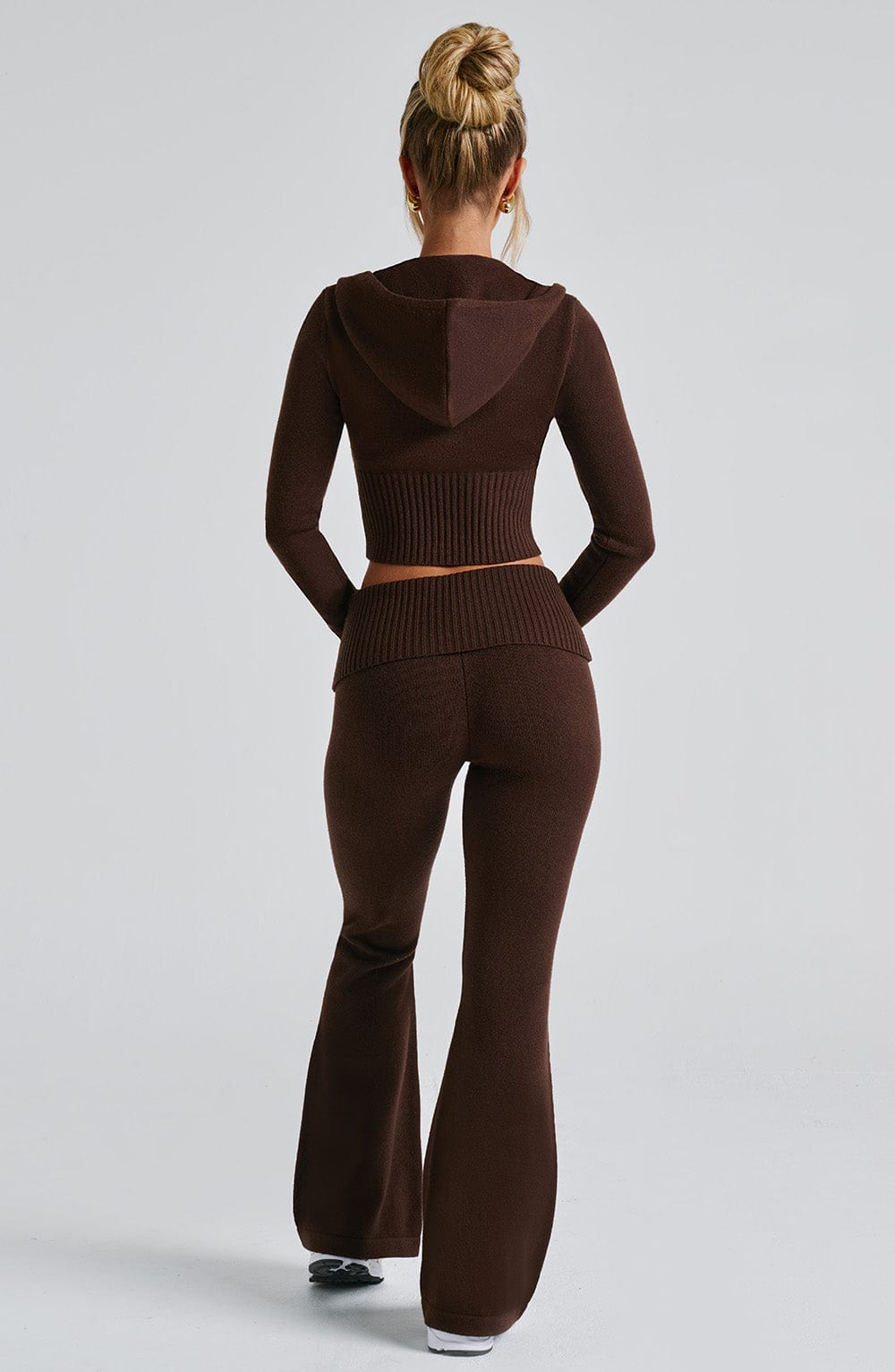 Women fitted set, side view