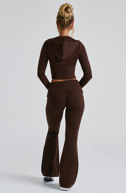 Women fitted set, side view