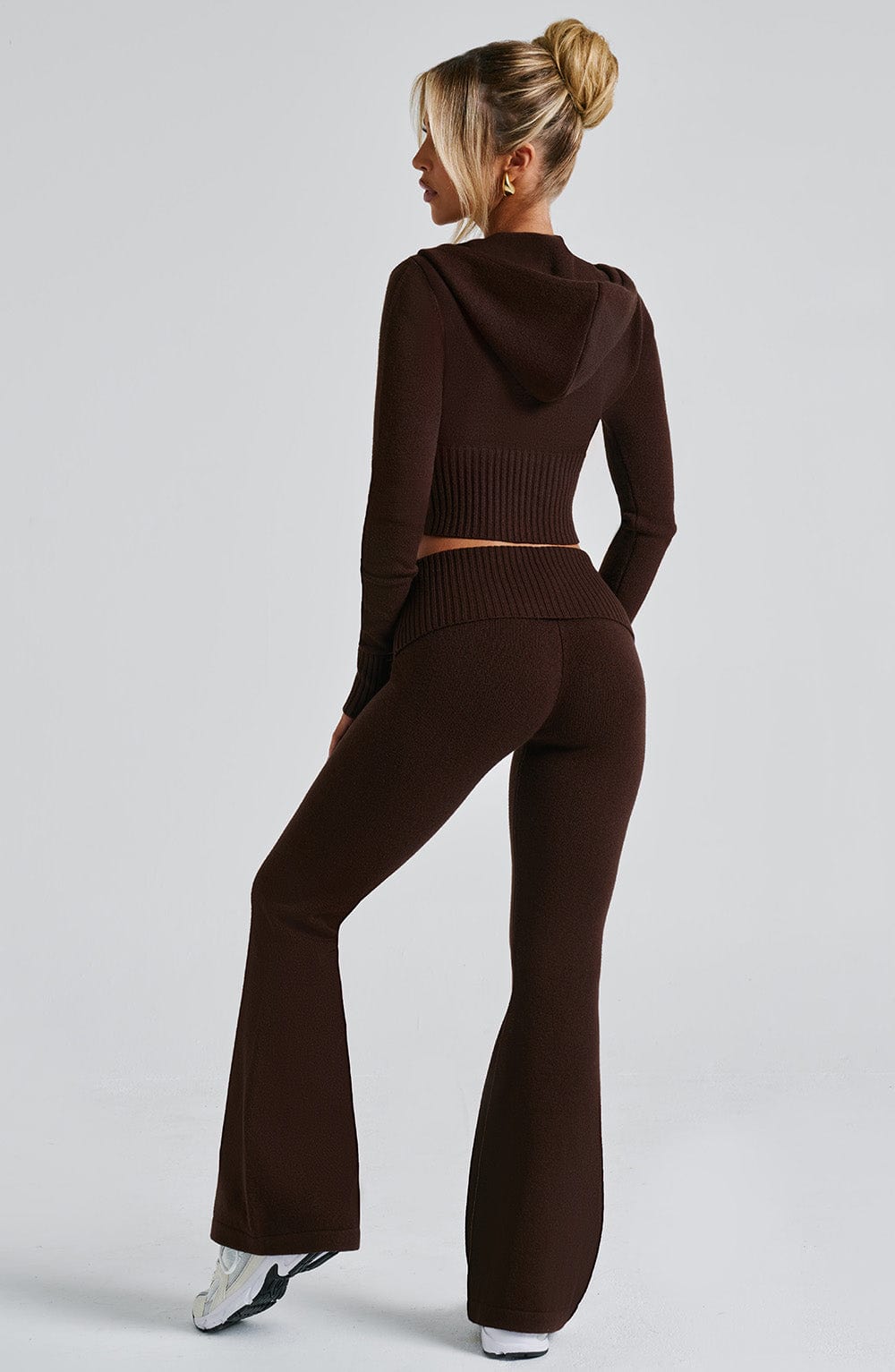 Women fitted set, back view