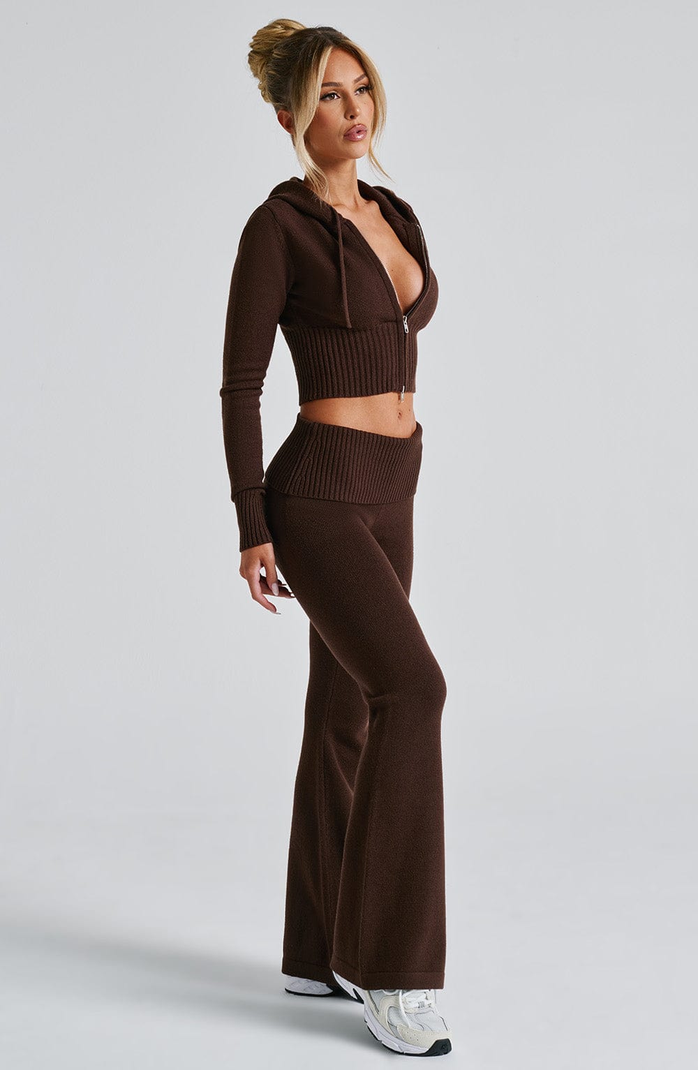 Women fitted set, side view