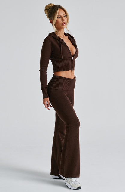 Women fitted set, side view