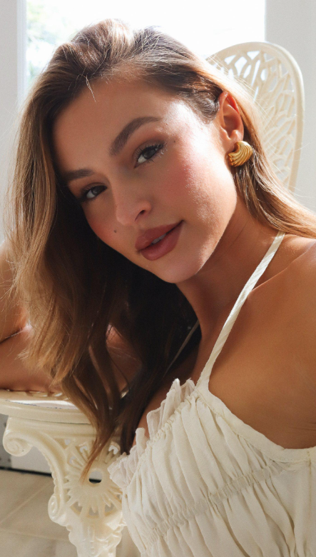 Noelle Shell Earrings in Gold