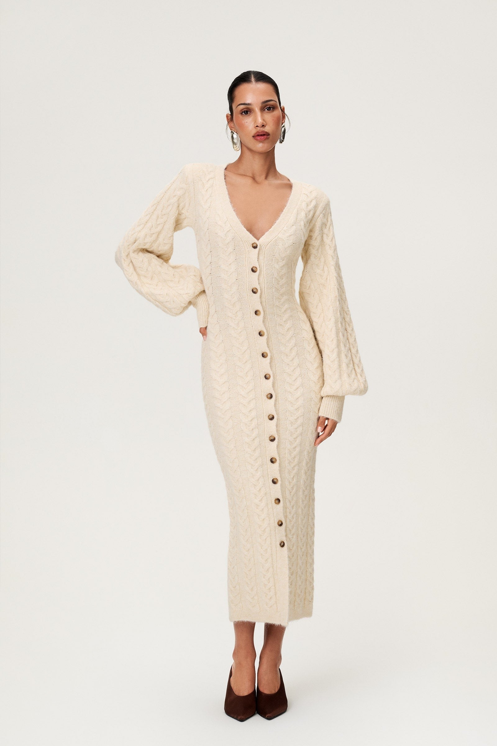 Women white v neck maxi dress, detail close-up