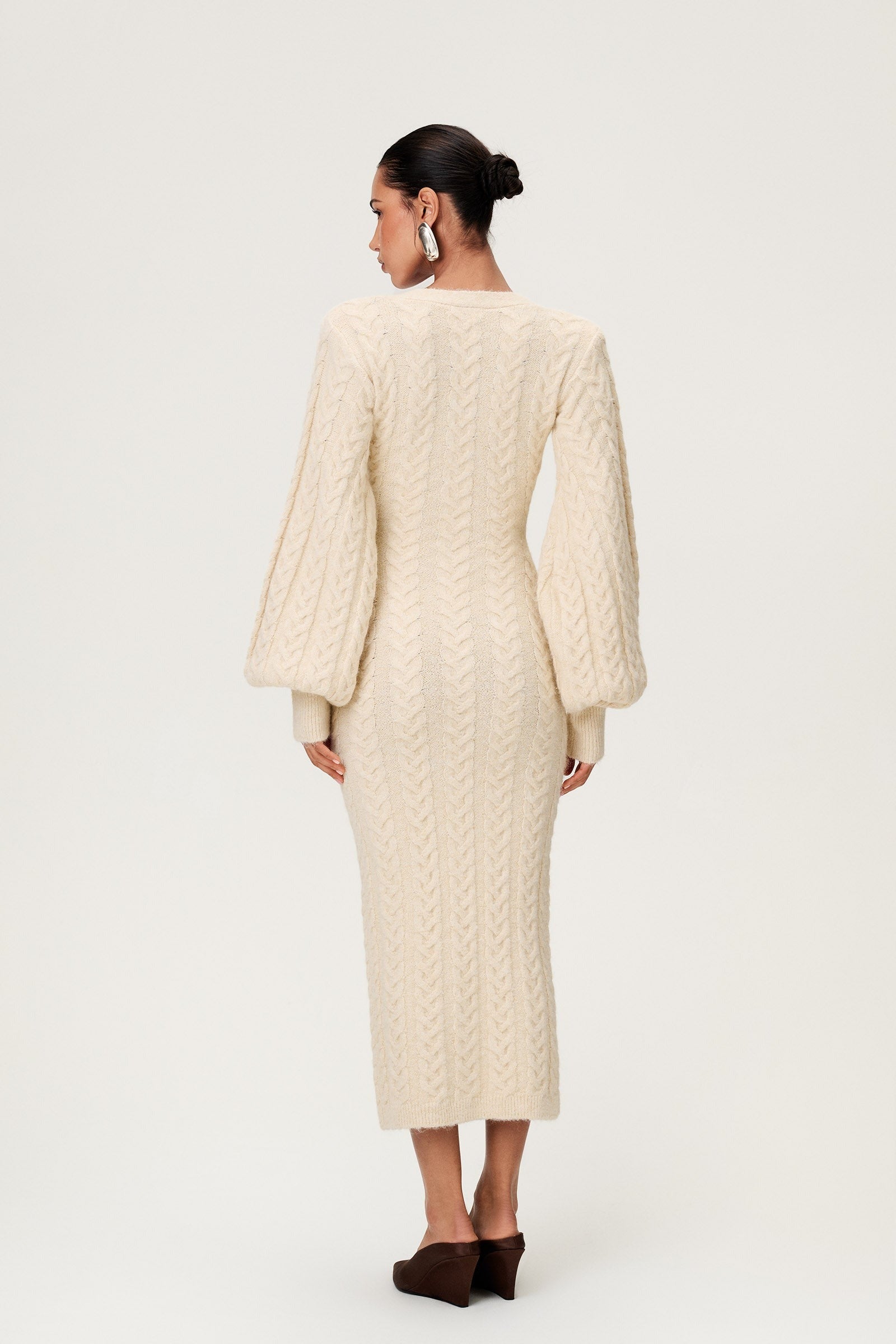 Women v neck maxi dress, side view