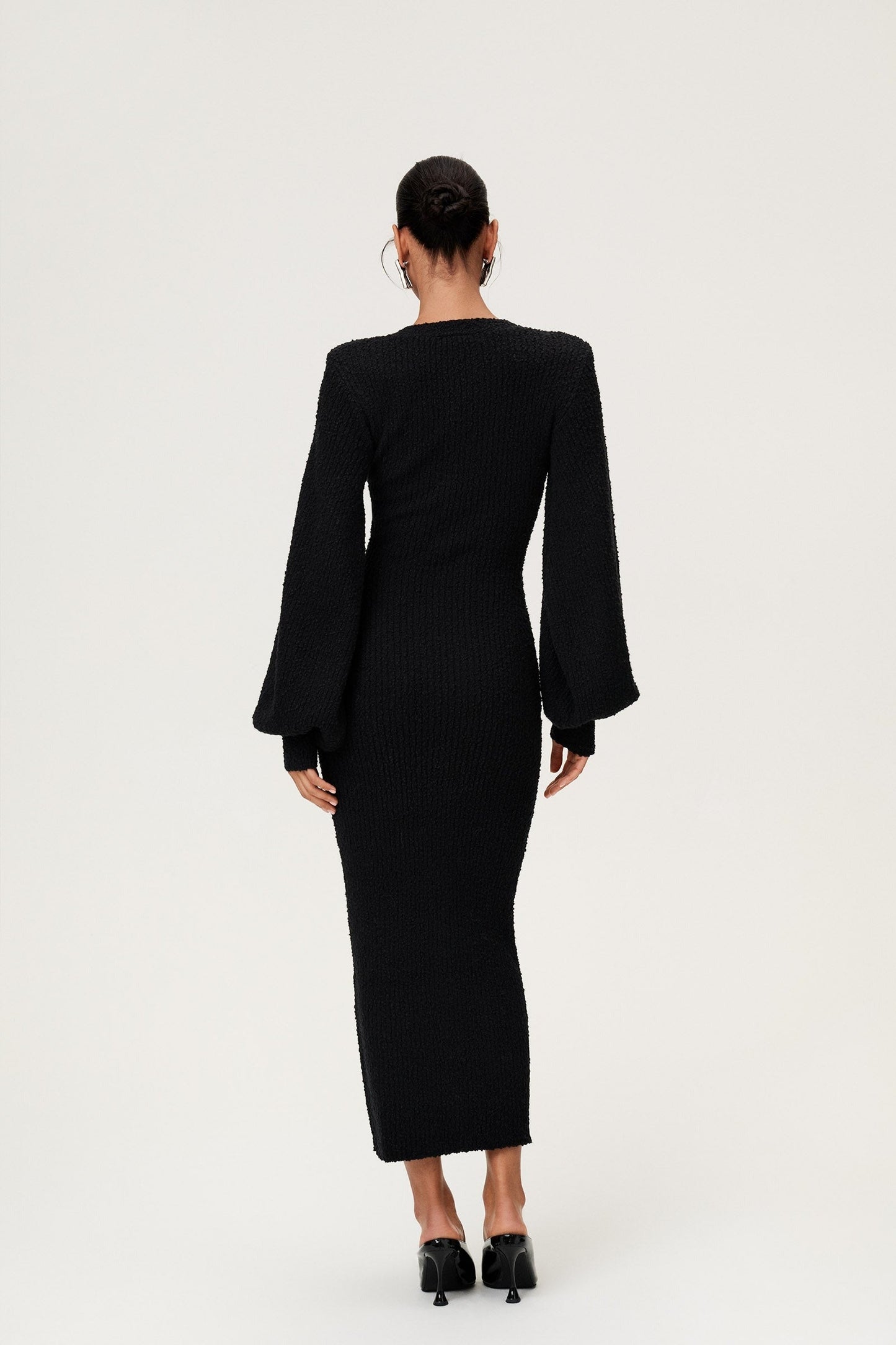 Women black v neck maxi dress, detail close-up
