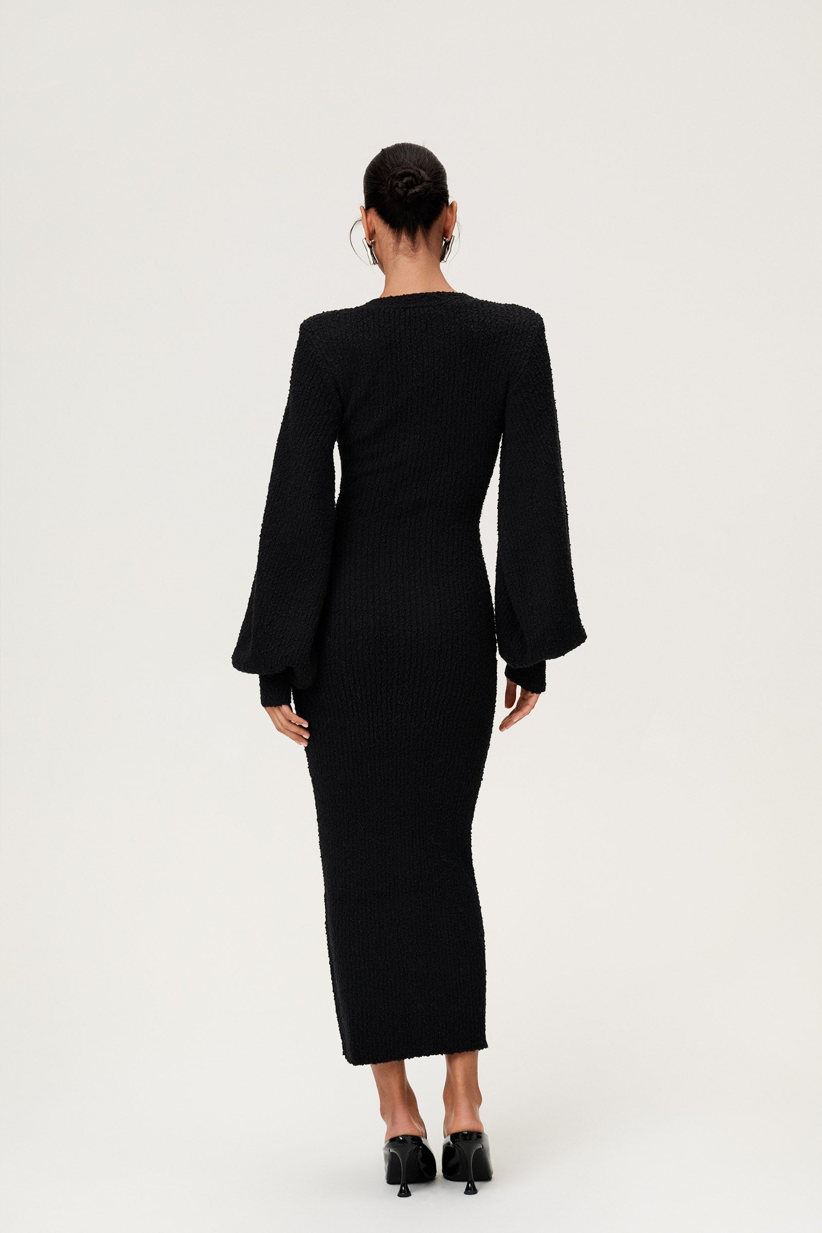 Women black v neck maxi dress, detail close-up