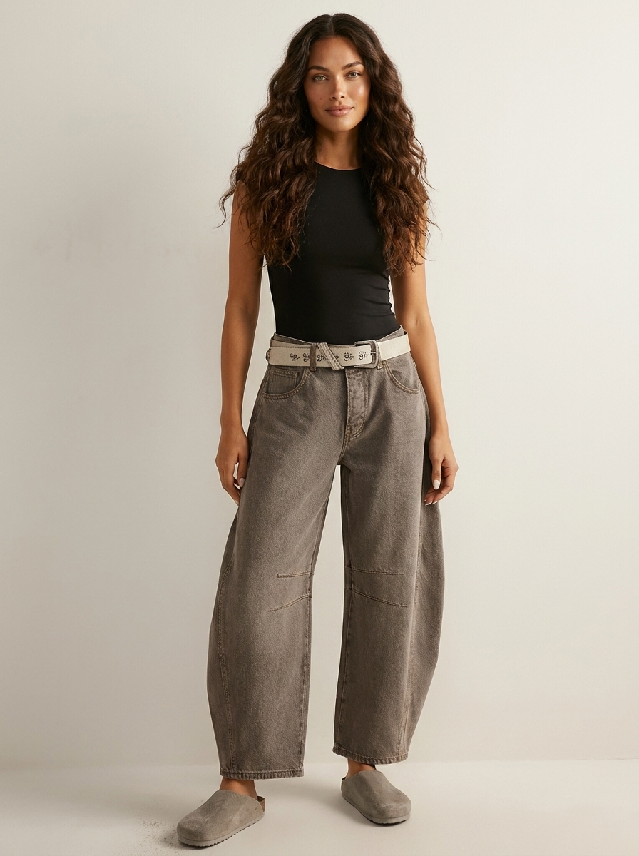 Reign Relaxed Barrel Jeans in Beige