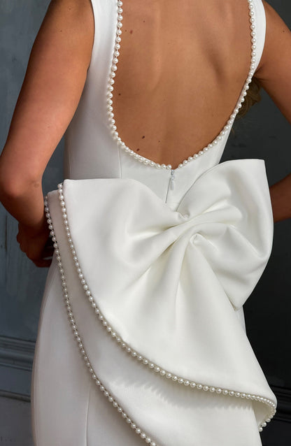 Women ivory bow maxi dress, detail close-up