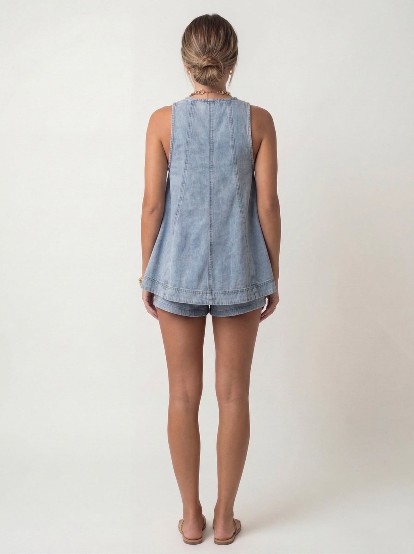 Women light wash set, back view